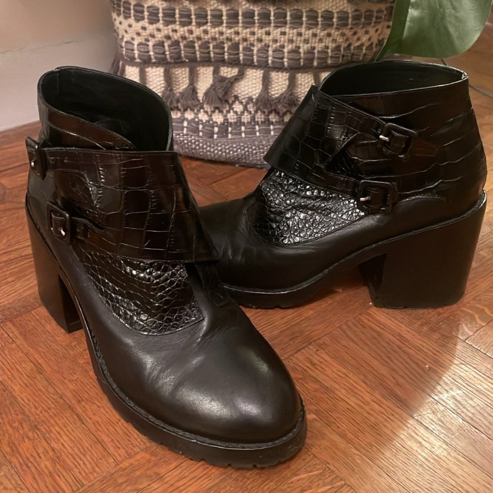 Designer Fabrizio Viti Italian Leather Booties - Beautiful Details!